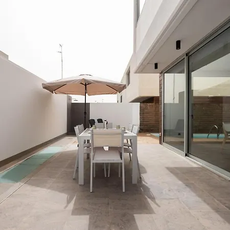 Modern 2br House - Private Pool - Parking