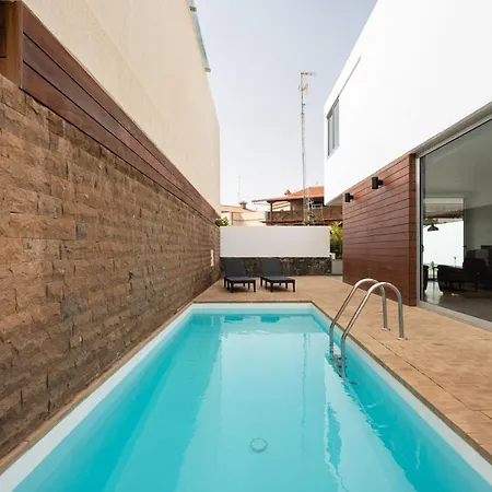 Modern 2br House - Private Pool - Parking * San Bartolomé
