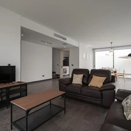Modern 2br House - Private Pool - Parking Villa *