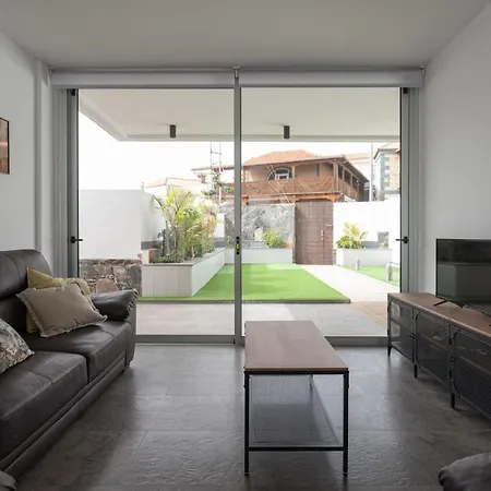 Modern 2br House - Private Pool - Parking *