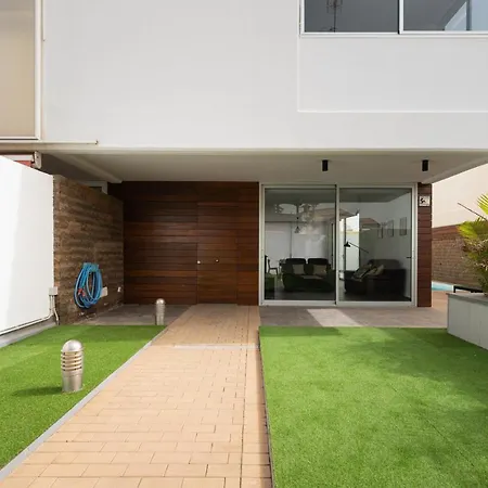 Modern 2br House - Private Pool - Parking Villa