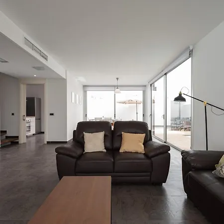 Villa Modern 2br House - Private Pool - Parking
