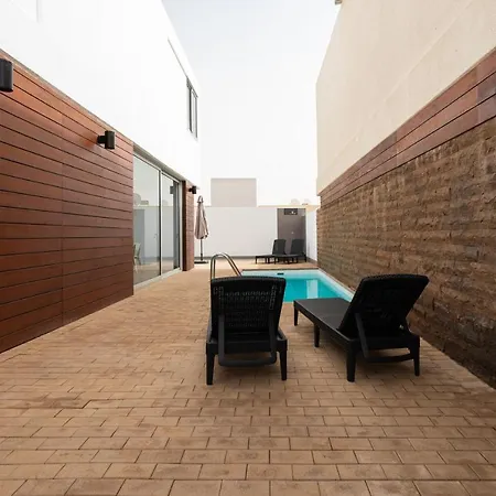 Modern 2br House - Private Pool - Parking Villa
