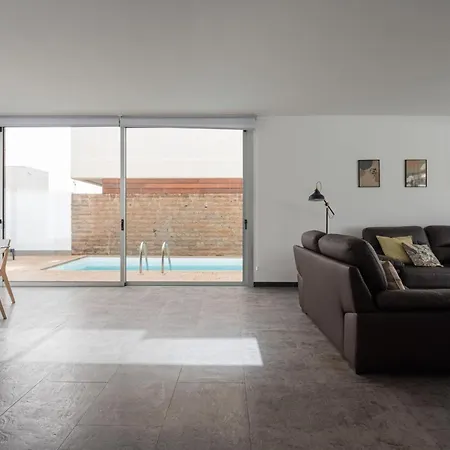 Modern 2br House - Private Pool - Parking San Bartolomé