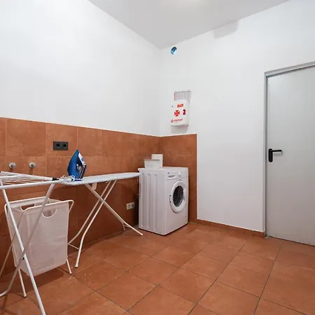 Modern 2br House - Private Pool - Parking Villa *