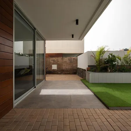 Modern 2br House - Private Pool - Parking *