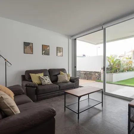Modern 2br House - Private Pool - Parking