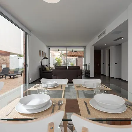 Modern 2br House - Private Pool - Parking