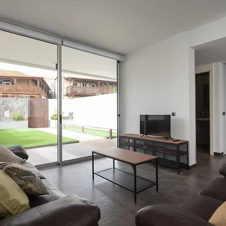 Modern 2br House - Private Pool - Parking Villa