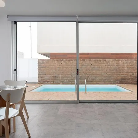 Modern 2br House - Private Pool - Parking